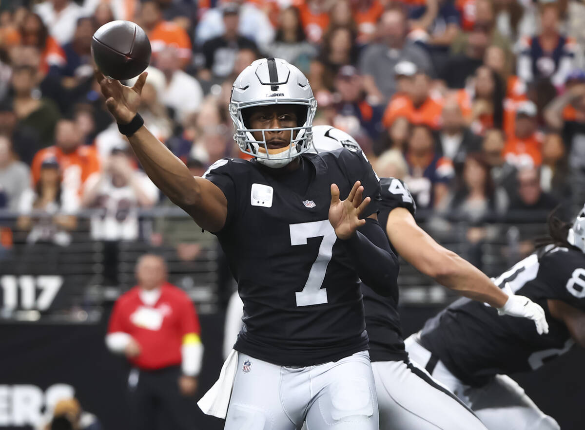 Raiders quarterback Geno Smith (7) throws a pass during the first half of an NFL game against t ...