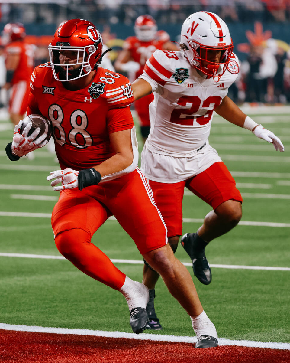 Utah Utes tight end Dallen Bentley (88) runs the ball in for a touchdown during the second half ...