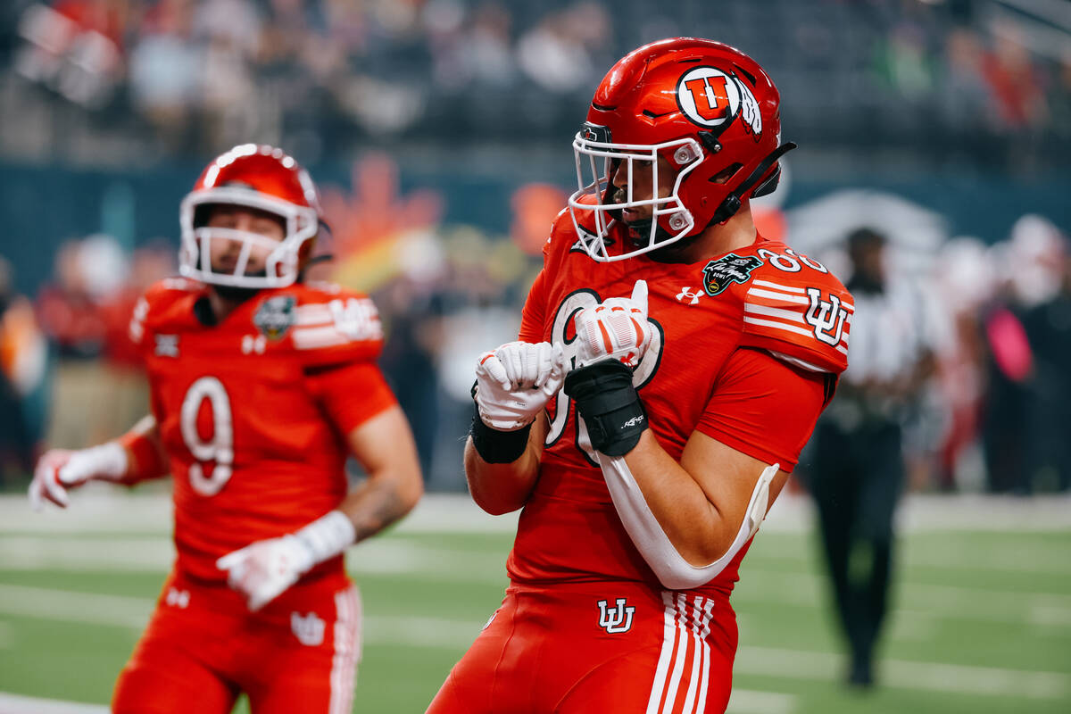 Utah Utes tight end Dallen Bentley (88) celebrates his touchdown during the second half of the ...