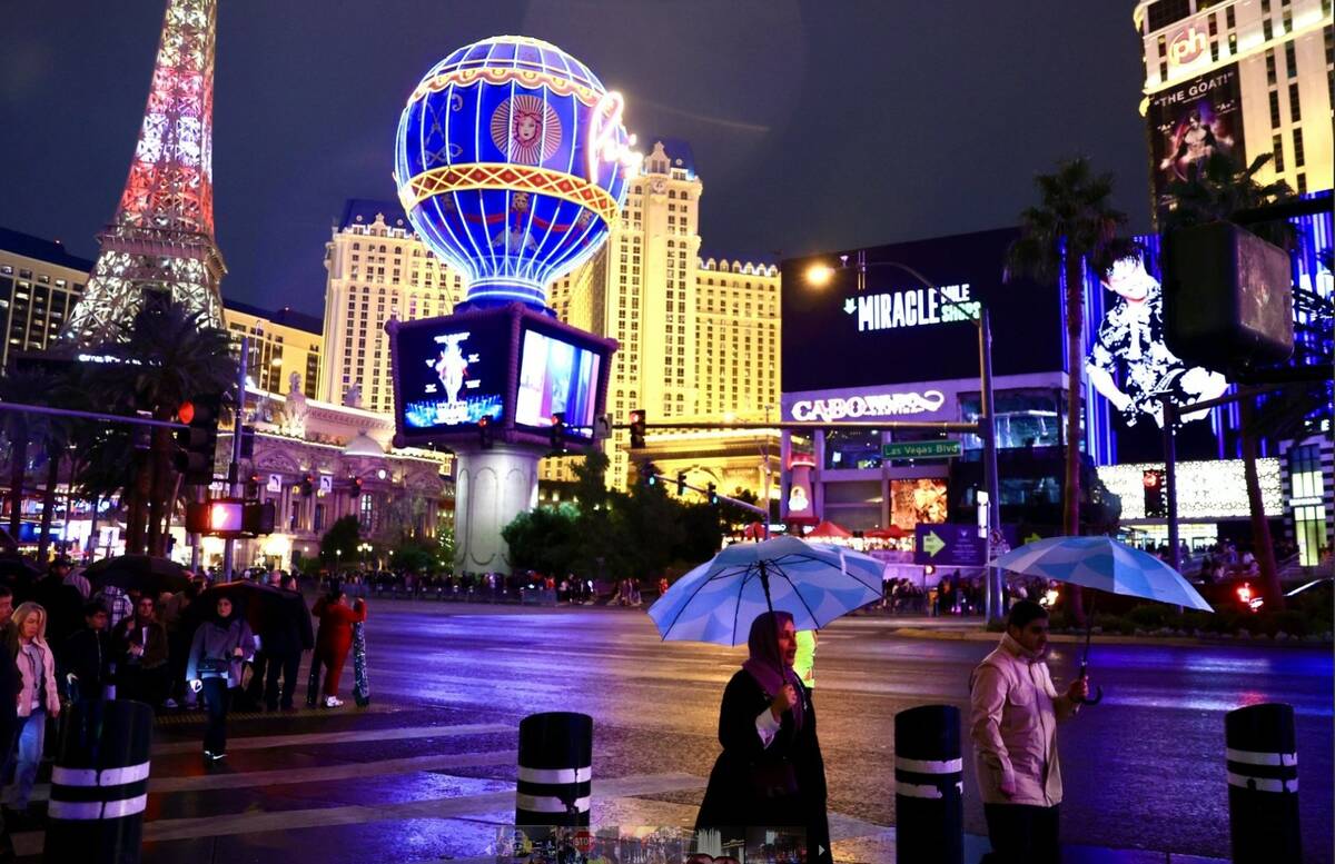 Tourists gather on the Strip on Dec. 31, 2025. (Olivia Paggiarino/Las Vegas Review-Journal)