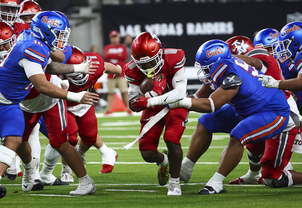 Arbor View’s Kamareion Bell (0) runs the ball against Bishop Gorman during the second ha ...