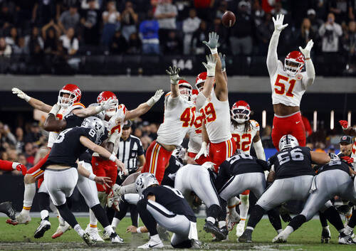 Raiders place kicker Daniel Carlson (8) makes the game-winning kick against the Kansas City Chi ...