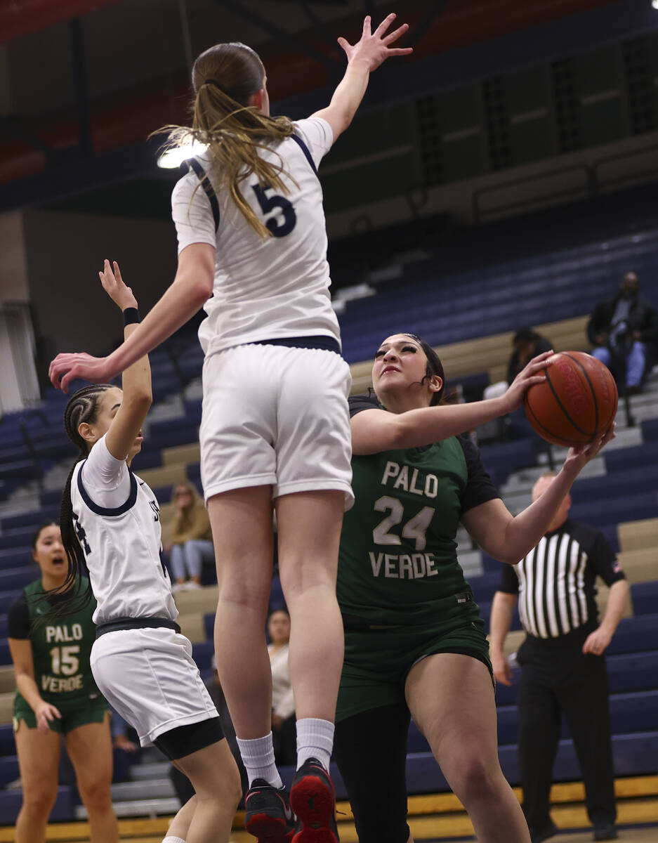 Palo Verde’s Brianna Anaya (24) looks to shoot as Shadow Ridge forward Alexa Madsen (5) ...