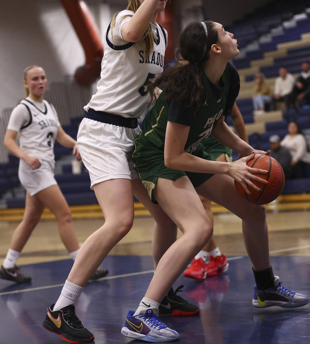 Palo Verde’s McKenzie Haws (21) looks to shoot under pressure from Shadow Ridge forward ...