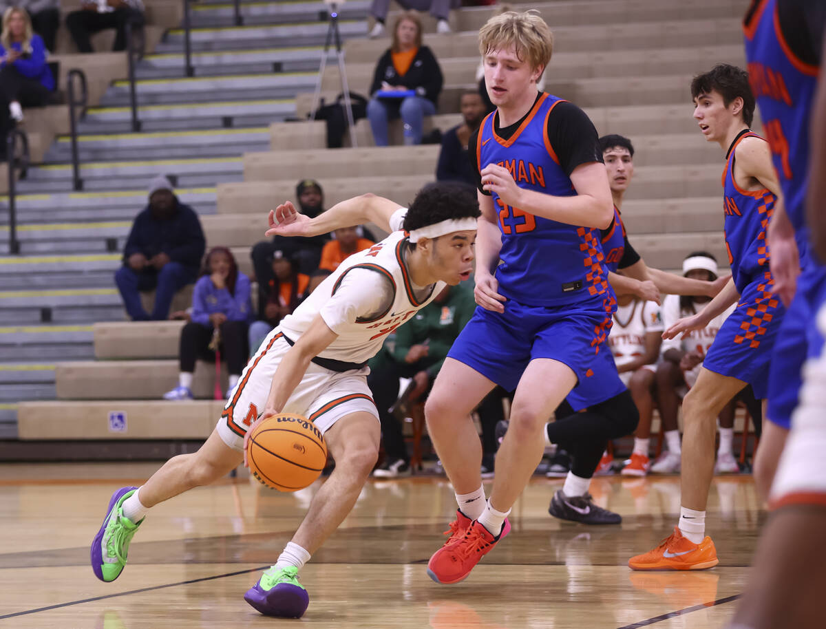 Mojave’s Curtis Coleman (2) drives to the basket against Bishop Gorman center Tyler Brig ...
