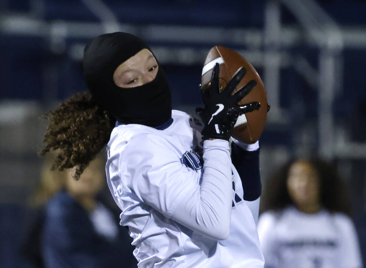 Shadow Ridge's wide receiver Mariah Stevens-Walden (15) catches a touchdown pass against B ...