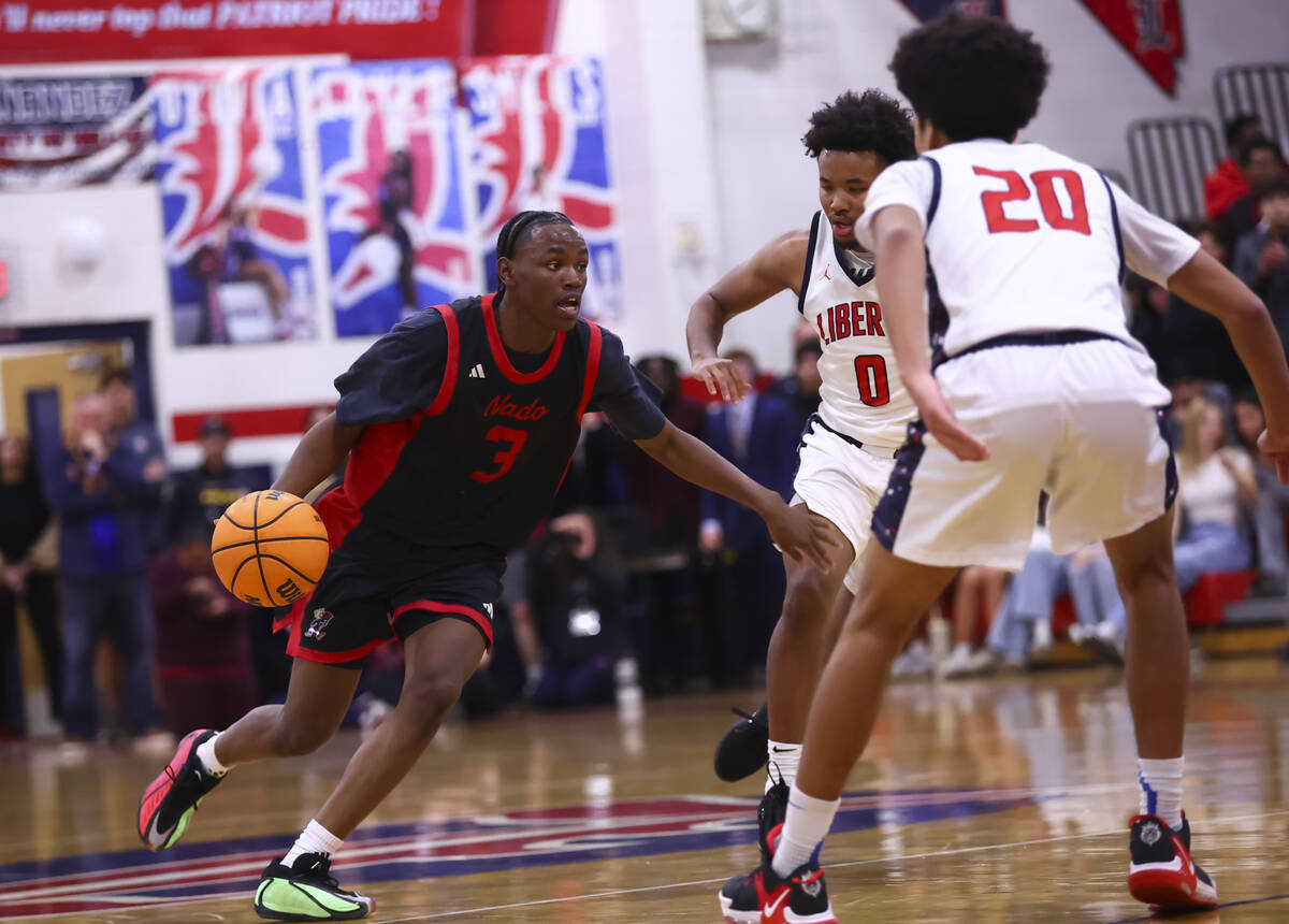 Coronado guard Demari Hunter (3) brings the ball up court against Liberty guard Tyus Thomas (0) ...