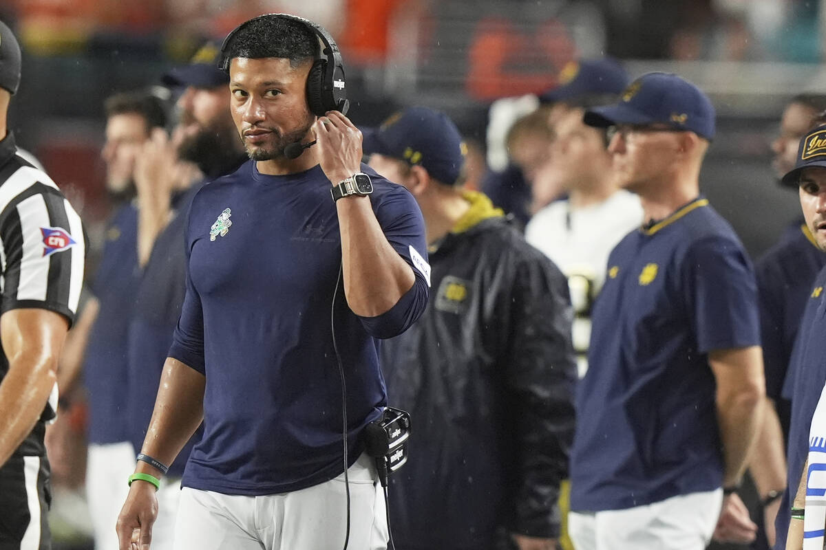 Who are betting favorites to win 1st CFP title game in Las Vegas?