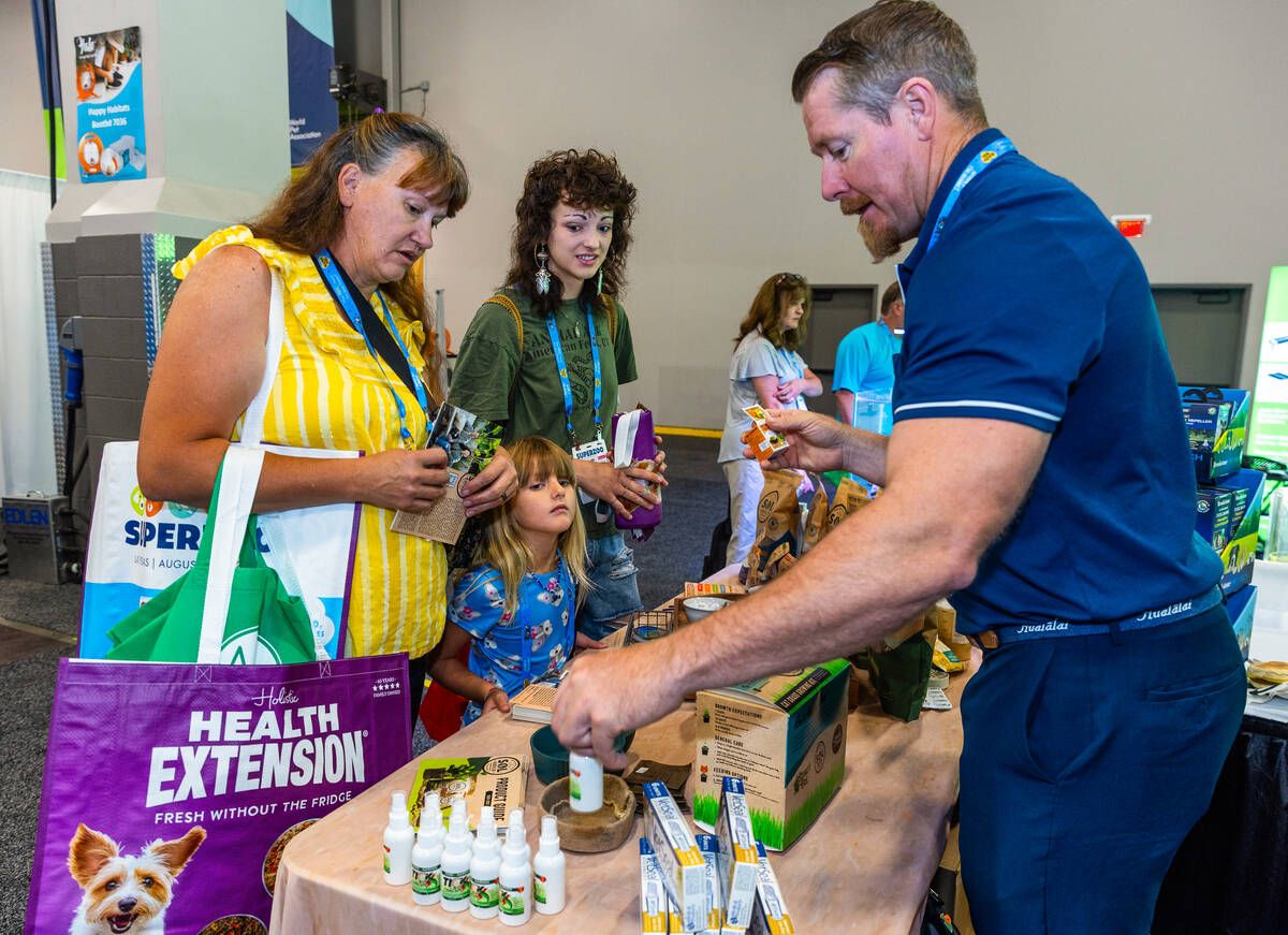 Ronnie Sims of Shelf Ready Supply talks with Angela, Aurora and Halley Sabey, about the Mossify ...