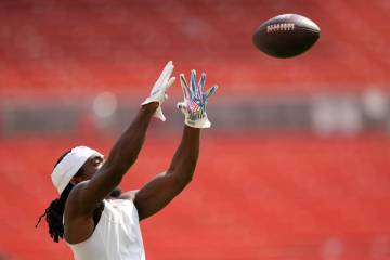 Cleveland Browns tight end Dae'Quan Wright warms up before a preseason NFL football game a ...