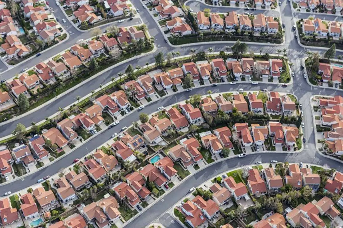 Living anonymously in HOA is not regulated by state