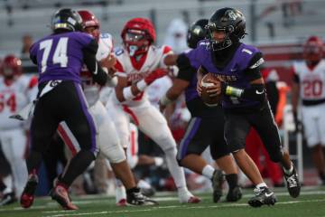 Sunrise Mountain's August Krael (1) looks to pass the ball during a football game at Valle ...