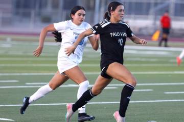 Palo Verde's forward Caitlynn Nick (10) drives past Canyon Springs' defense, Nayeli C ...