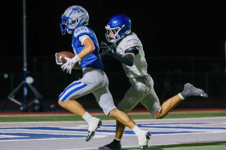 Basic wide receiver Rylee McCarty (3) runs into the end zone for a touchdown with Green Valley& ...