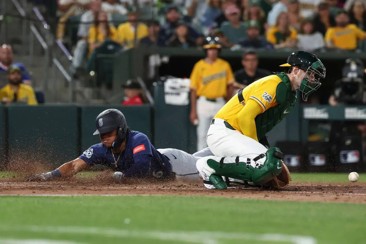 Mariners pound 5 home runs, 23 hits in shellacking of Athletics