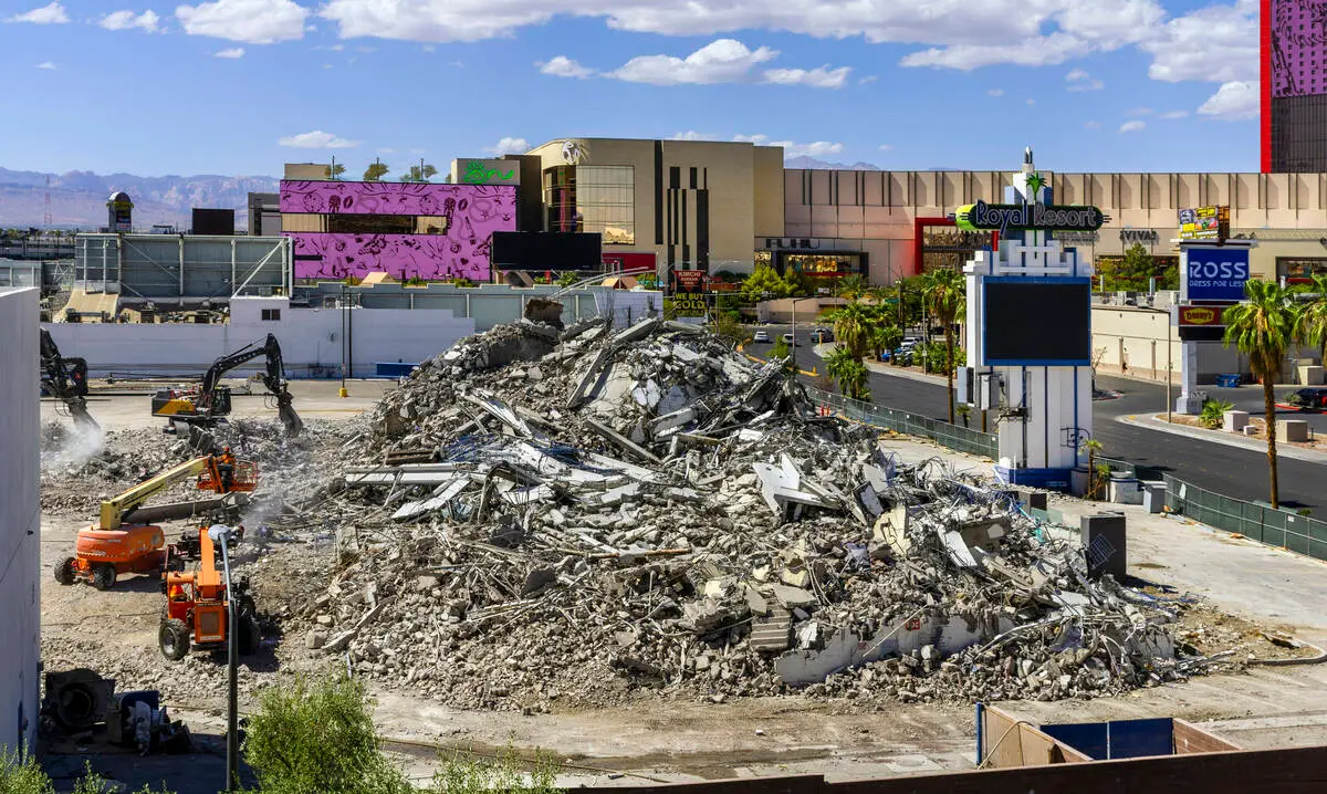 Hotel near Las Vegas Strip is demolished — PHOTOS