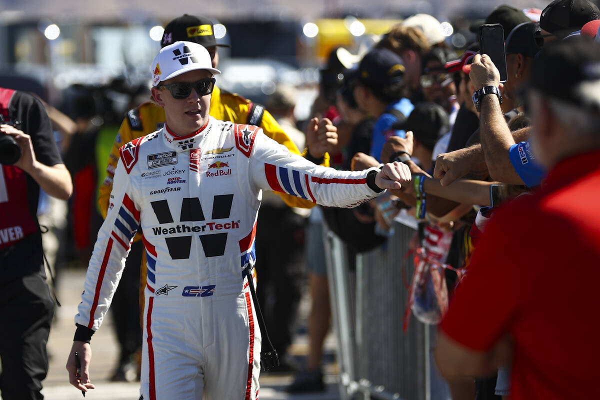 Driver Connor Zilisch greets fans after leaving the drivers meeting ahead of the South Point 40 ...
